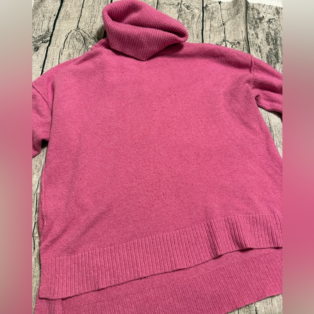 Gorgeous chunky, super soft knitted turtleneck sweater. Size L. Bar III (Macy’s)